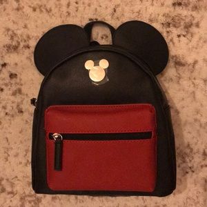 Adorable Mickey Mouse backpack!